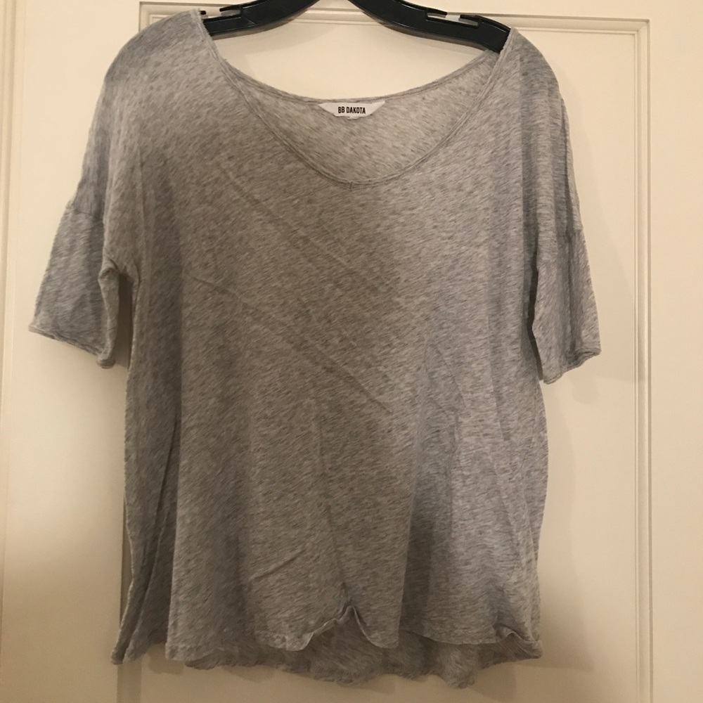 BB Dakota heather grey v neck tee